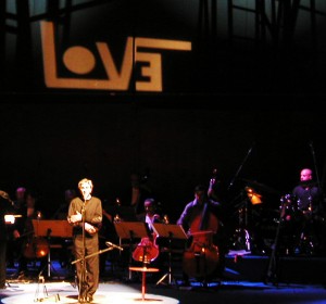 <span>A foreign sound: show de Caetano Veloso</span><i>→</i>
